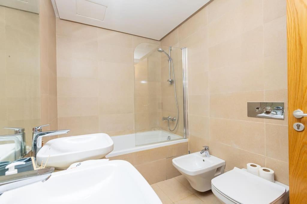 Modern 2Br Retreat In Marina Sale Luxury Living Lägenhet Hajja Exteriör bild