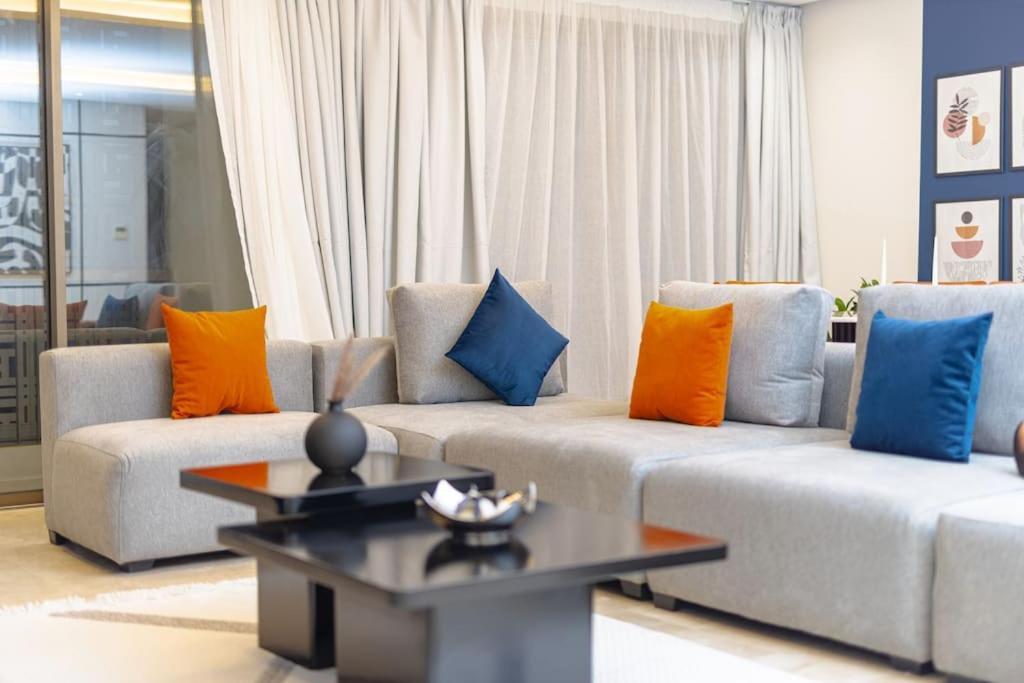 Modern 2Br Retreat In Marina Sale Luxury Living Lägenhet Hajja Exteriör bild