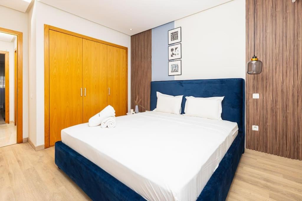 Modern 2Br Retreat In Marina Sale Luxury Living Lägenhet Hajja Exteriör bild