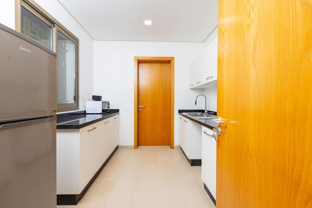 Modern 2Br Retreat In Marina Sale Luxury Living Lägenhet Hajja Exteriör bild