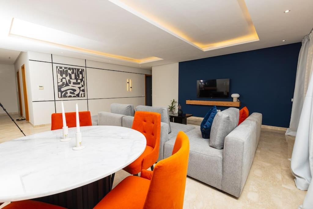 Modern 2Br Retreat In Marina Sale Luxury Living Lägenhet Hajja Exteriör bild