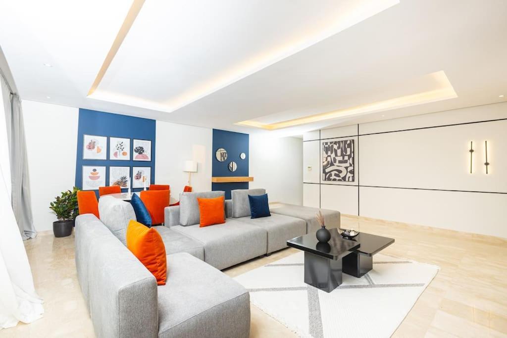 Modern 2Br Retreat In Marina Sale Luxury Living Lägenhet Hajja Exteriör bild