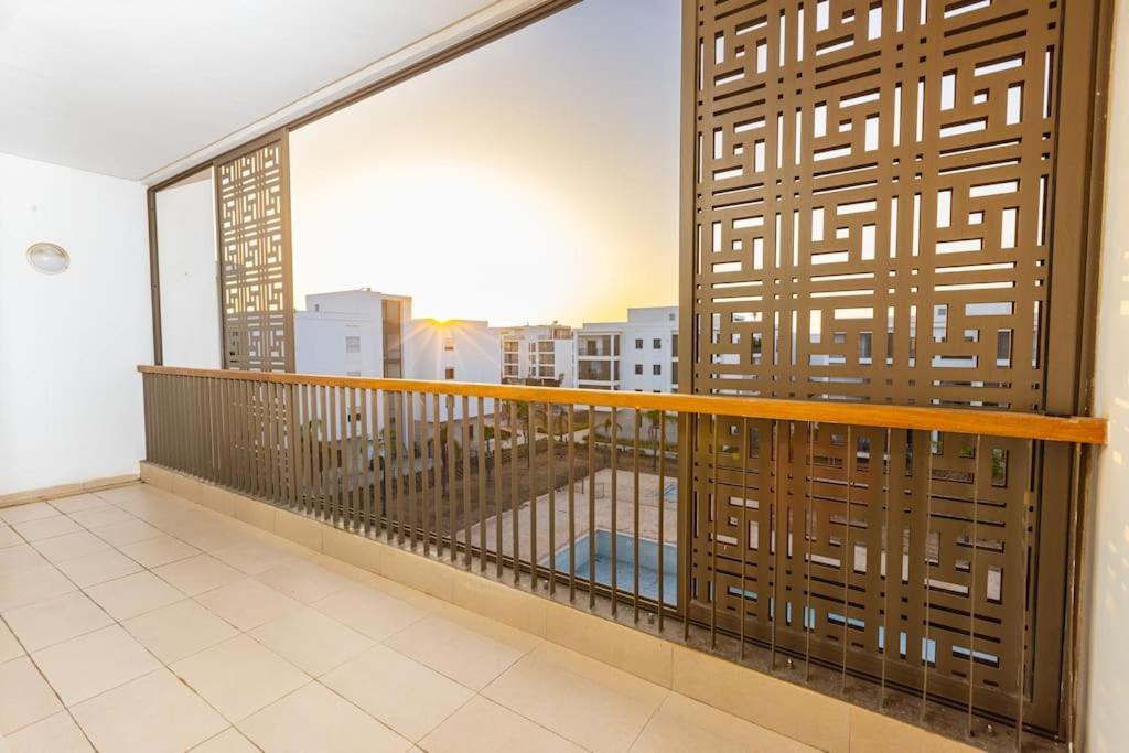 Modern 2Br Retreat In Marina Sale Luxury Living Lägenhet Hajja Exteriör bild